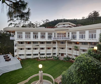 https://imgcld.yatra.com/ytimages/image/upload/t_hotel_yatra_city_desktop/v1413186328/Domestic Hotels/Hotels_Ooty/Sinclairs Retreat/Facade_from_Deck.jpg